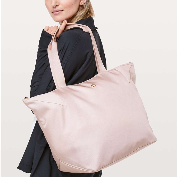 Lululemon Acute Tote 23L